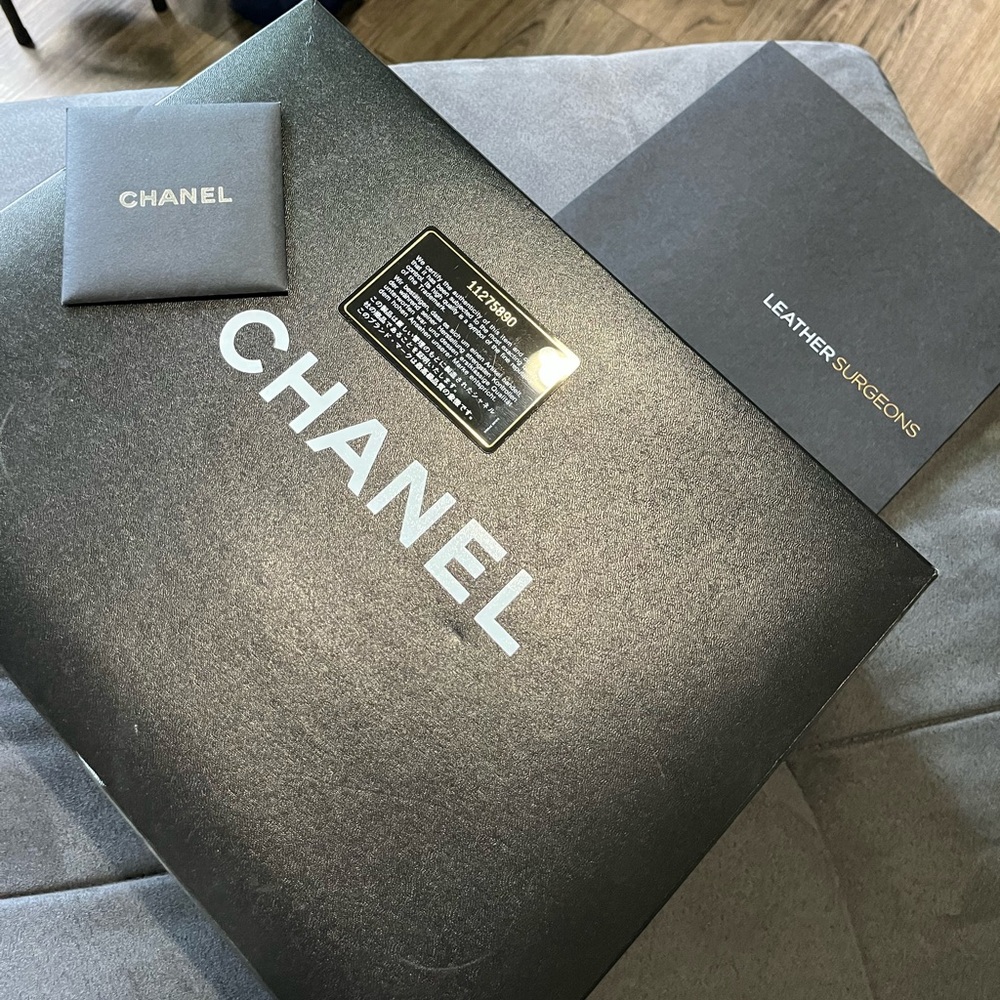 Authentic Chanel grey (single-flap) Classic Jumbo Bag with Silver Hardware - Picture 11 of 16
